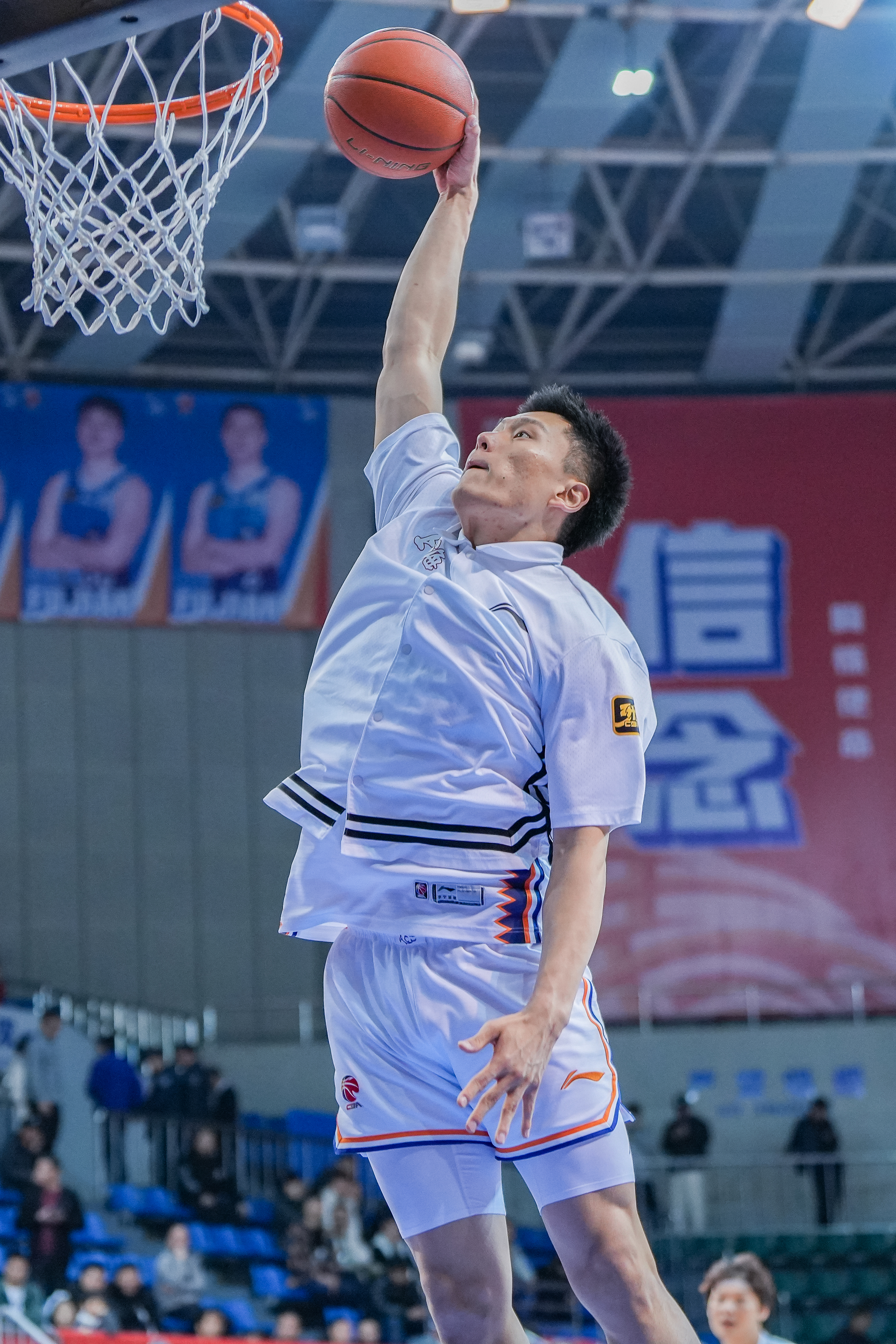  持續(xù)漲球！上海男籃“李花”組合—李弘權(quán)、李添榮