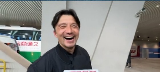  帶孩子和帶球隊(duì)哪個(gè)更累？謝暉笑言：都累，但帶孩子更累