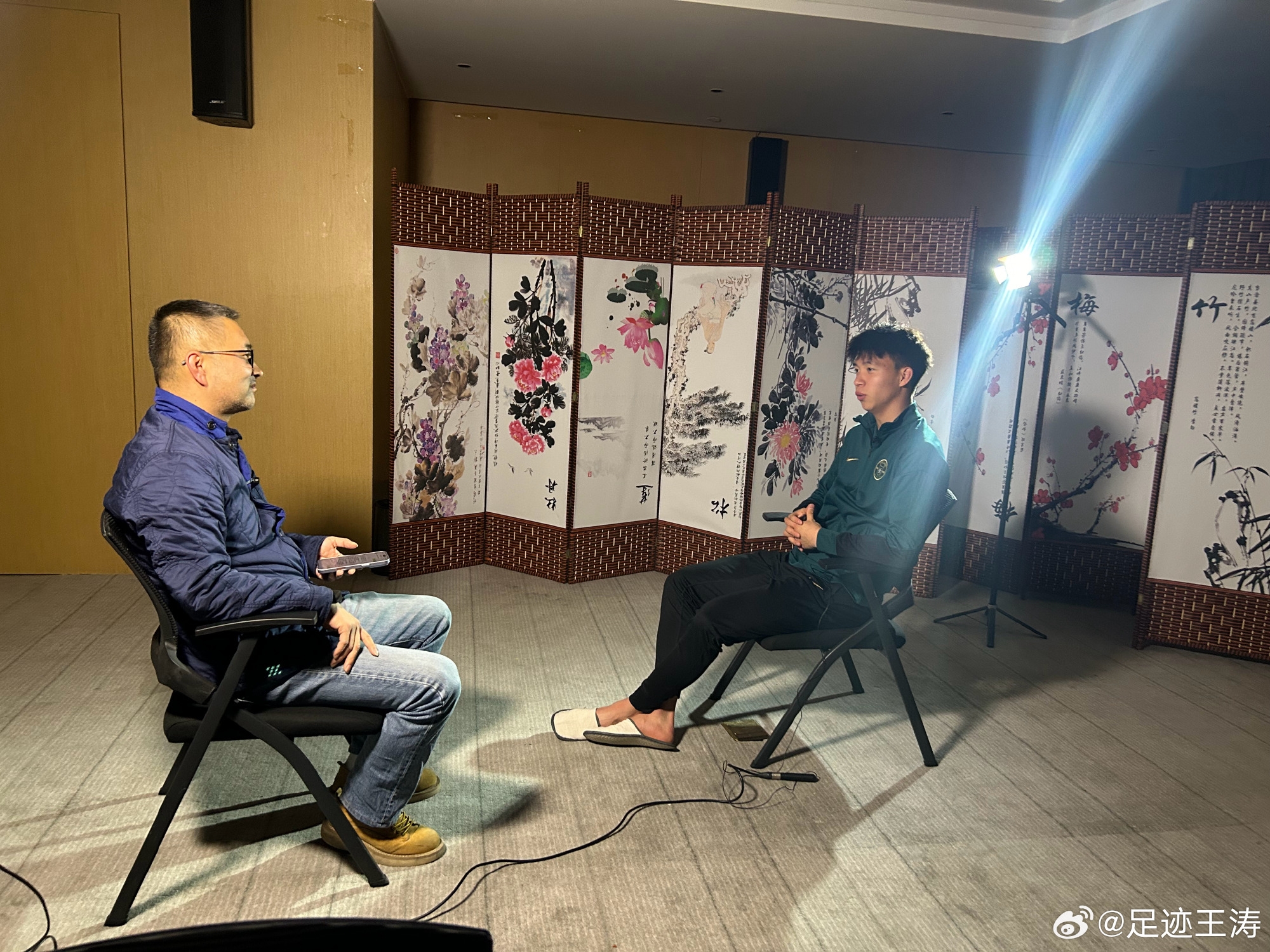  記者：王鈺棟視韋世豪為偶像&想加他微信，現(xiàn)進了國足不知加到?jīng)]