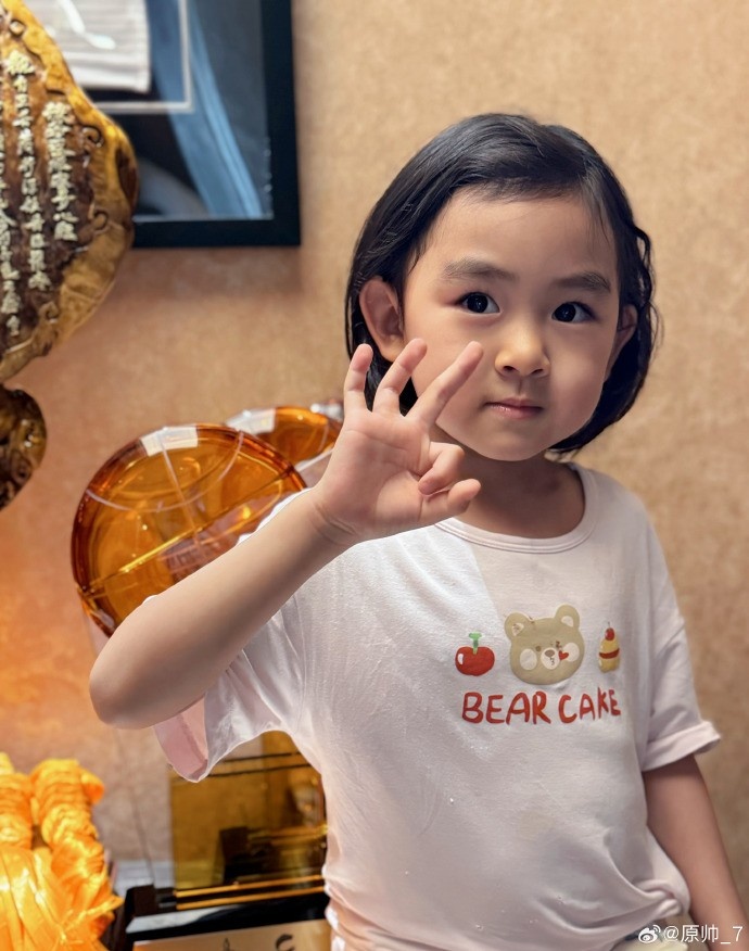  三分大賽三冠王！原帥曬三冠獎杯：完成了女兒給安排的任務(wù)！