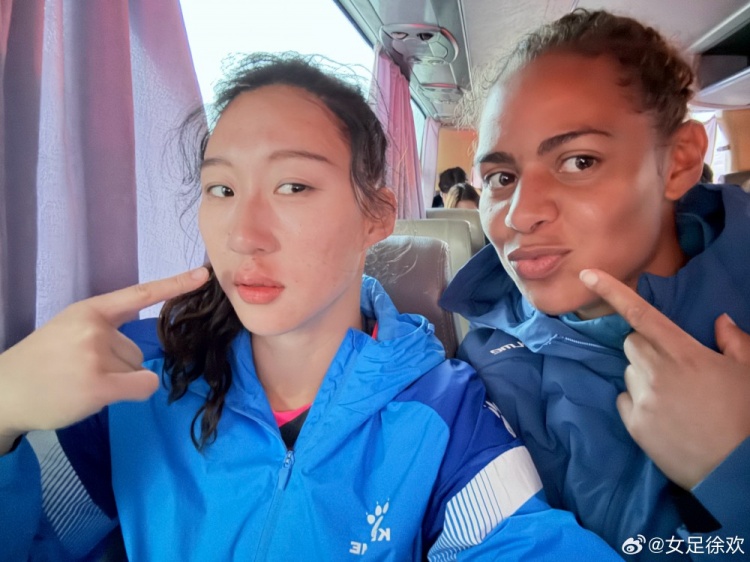  神勇！女足國(guó)門徐歡曬照，比賽中被球砸臉仍力保球門不失