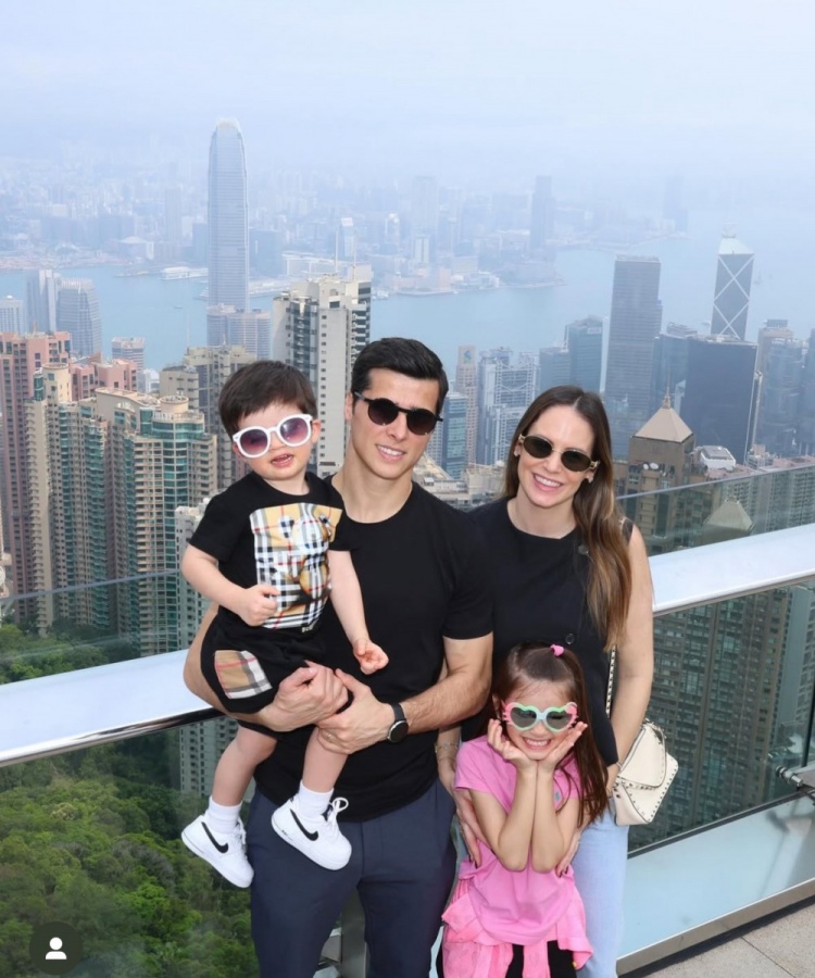  特謝拉帶家人赴中國香港過周末，陳晉一留言：這是個好地方
