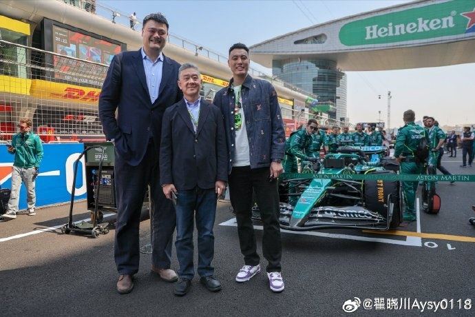  聯(lián)動F1！翟曉川曬與姚明、阿隆索、范志毅、周冠宇等的合照