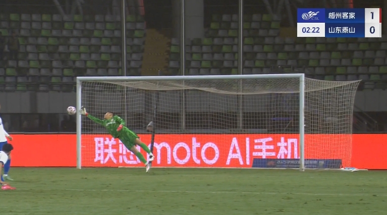  梅州開場2分鐘1-0泰山！茹子楠不停球抽射世界波攻破王大雷大門