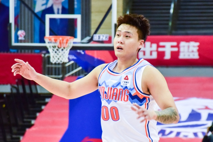  不太準(zhǔn)！趙睿18中6拿到20分4板4助也有4失誤 三分13中4