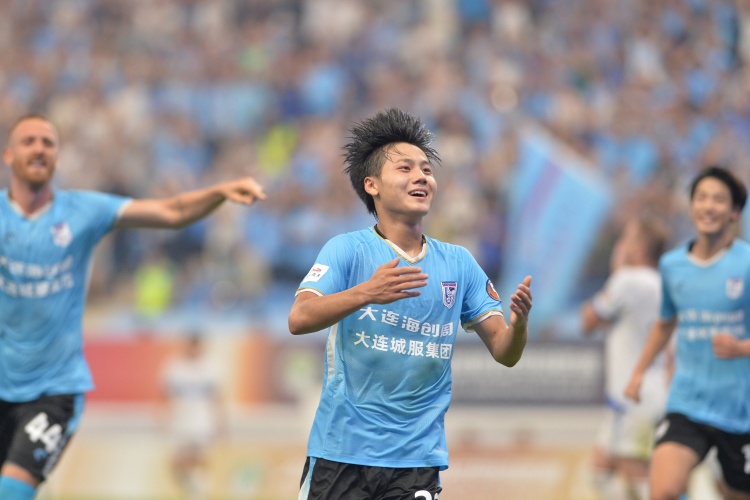  19歲國青小將毛偉杰進(jìn)入大連英博戰(zhàn)泰山首發(fā)，將迎中超首秀