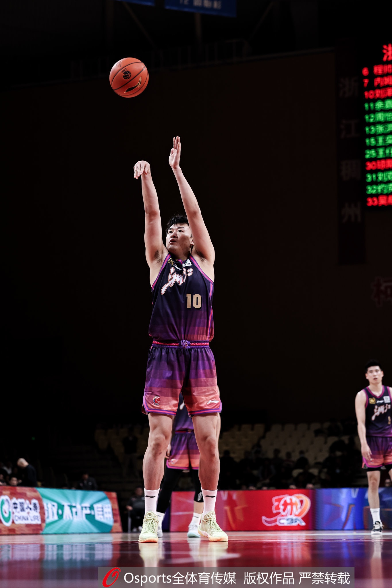  高效替補(bǔ)！劉澤一13投7中&罰球4中3得18分7板 得分并列全隊(duì)最高
